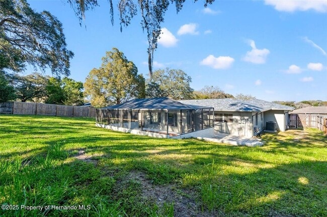 7370 Holiday Dr in Spring Hill, FL - Building Photo - Building Photo