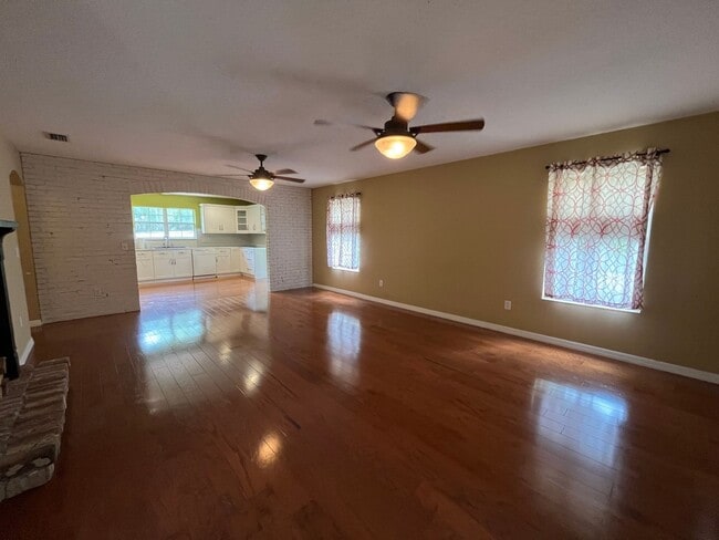 6327 148th Pl in Wellborn, FL - Building Photo - Building Photo