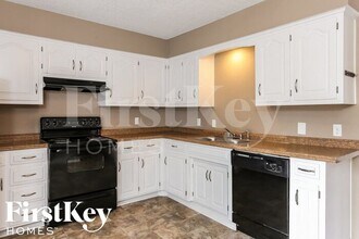 1617 SE Brome Cir in Lee's Summit, MO - Building Photo - Building Photo