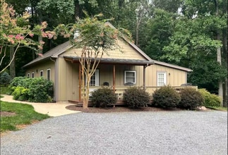 42085 Sweet Spring Ln in Leesburg, VA - Building Photo - Building Photo