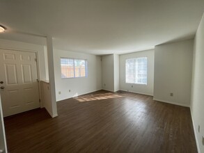 323 Meadow Ave N in Renton, WA - Building Photo - Building Photo