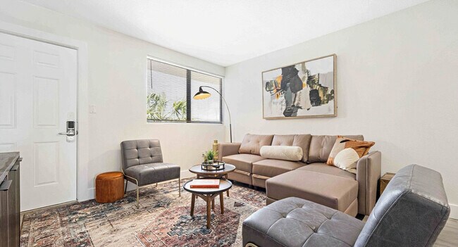 556 Coral Ct in Fort Walton Beach, FL - Foto de edificio - Building Photo