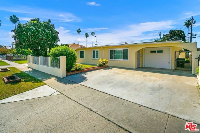 430 E 184th St in Carson, CA - Building Photo