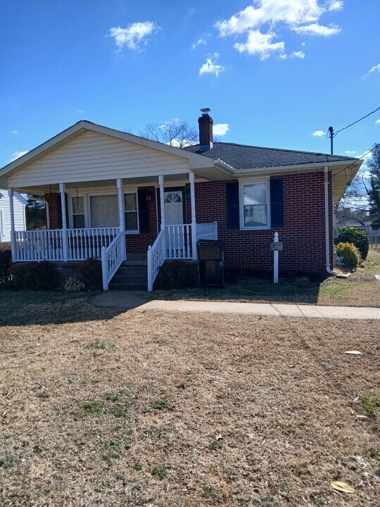 339 Terry Ave in Danville, VA - Building Photo