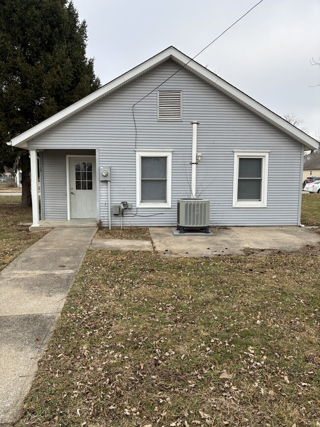 2125 Cleveland Ave in Terre Haute, IN - Foto de edificio - Building Photo