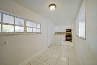 1471 NW 93rd St in Miami, FL - Foto de edificio - Building Photo