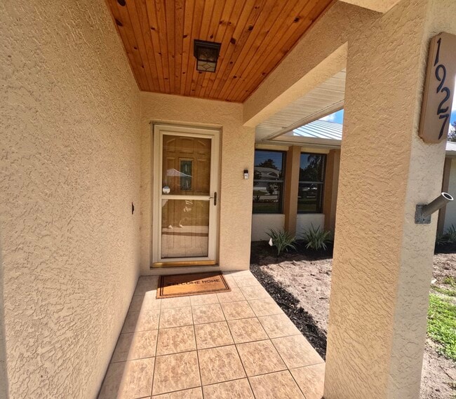 1927 NE San Carlos Calle in Jensen Beach, FL - Building Photo - Building Photo