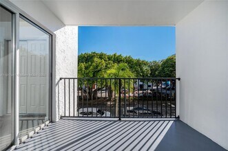 2461 SW 22nd St in Miami, FL - Building Photo - Building Photo