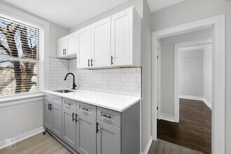 7609 S Coles in Chicago, IL - Foto de edificio - Building Photo