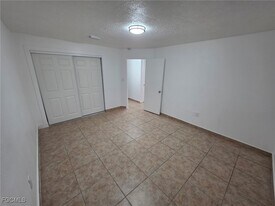 2148 Dora St in Ft. Myers, FL - Building Photo