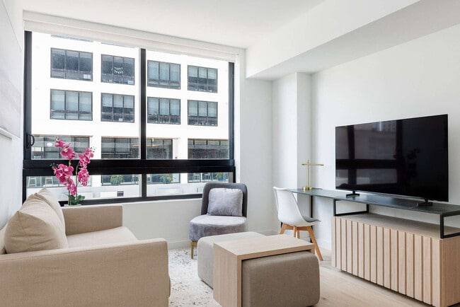 225 N Miami Ave in Miami, FL - Building Photo - Building Photo