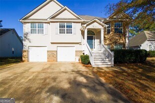 332 Mica Trail in Riverdale, GA - Building Photo