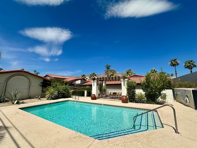 45550 Ocotillo Dr in Palm Desert, CA - Building Photo - Building Photo