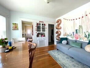 2 Vassar St, Unit 1 in Medford, MA - Foto de edificio - Building Photo