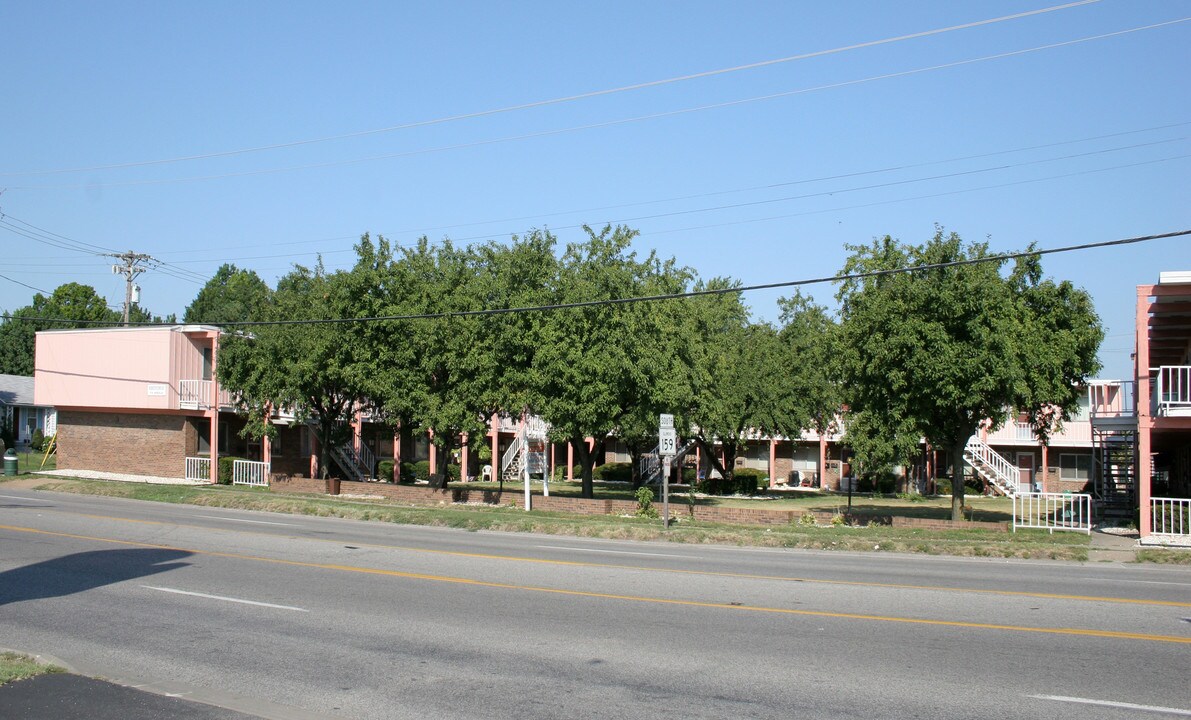 NorthTowne Apartments in Collinsville, IL - Building Photo