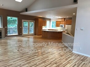 18031 Chickaree Dr in Oregon City, OR - Building Photo - Building Photo