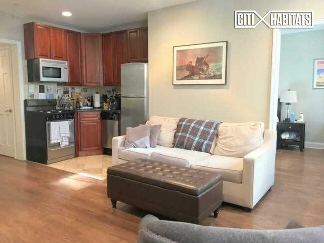20 Commerce St-Unit -2B in New York, NY - Building Photo - Building Photo