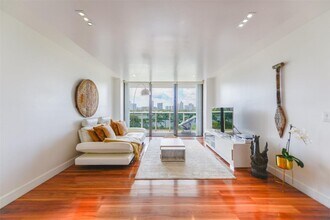 3625 N Country Club Dr in Aventura, FL - Building Photo - Building Photo