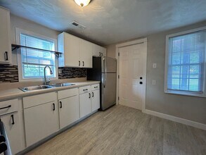 7434 Hughart St in Norfolk, VA - Foto de edificio - Building Photo