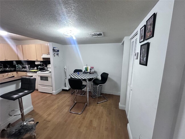 7220 NW 179th St in Hialeah, FL - Building Photo - Building Photo