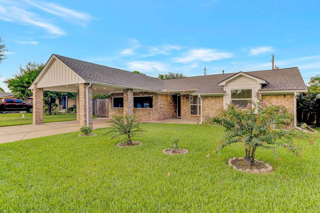 726 Parkhill St in Channelview, TX - Building Photo
