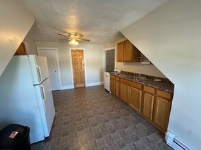 645 Burnside Ave in East Hartford, CT - Building Photo - Building Photo