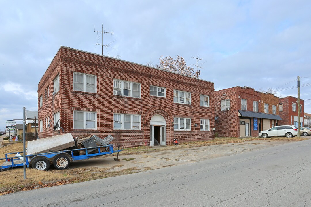 Walker Apartments in Okmulgee, OK - Building Photo