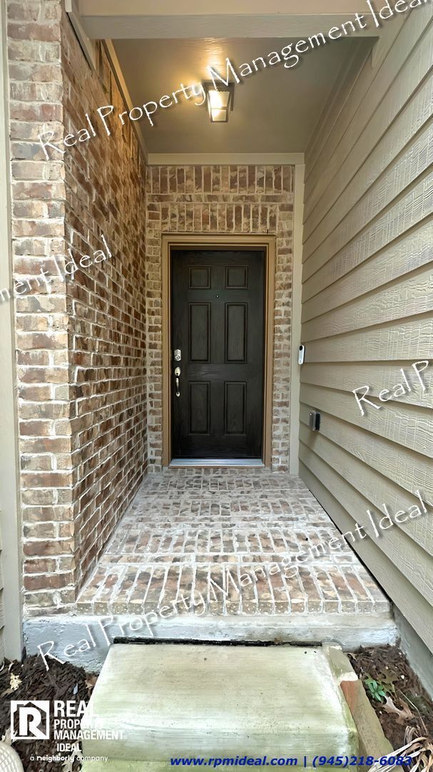 304 Basil St in Garland, TX - Building Photo - Building Photo