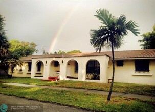 600 SW 3rd Ave in Hallandale Beach, FL - Building Photo - Building Photo