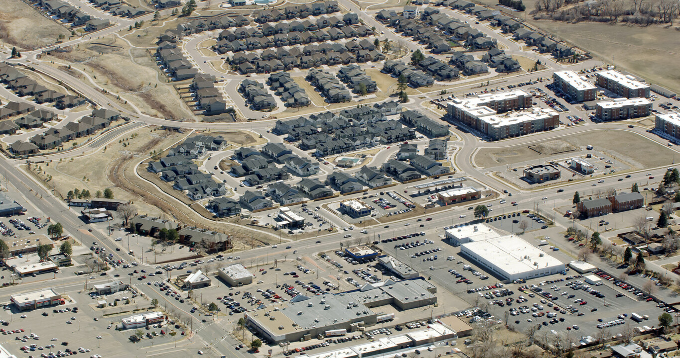 Lennar at Green Gables Townhomes in Lakewood, CO - Foto de edificio