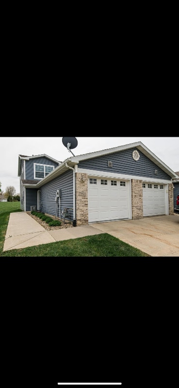 property at 574 Pointe Ct SW