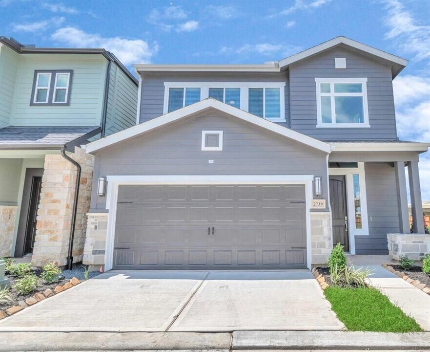 2706 Brown Lk St in Houston, TX - Building Photo