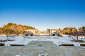 167 Jule Pond Dr in Southampton, NY - Building Photo - Building Photo