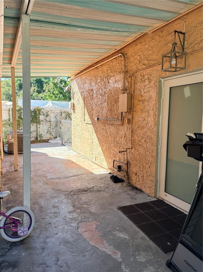 1560 NW 25th Ave in Miami, FL - Building Photo - Building Photo