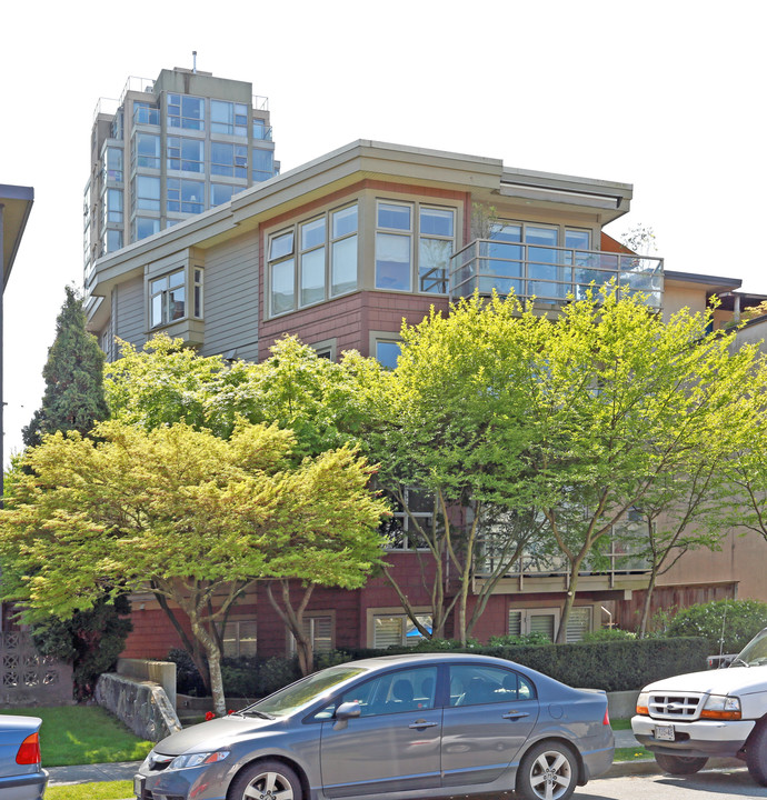 Torrey Pines in Vancouver, BC - Building Photo