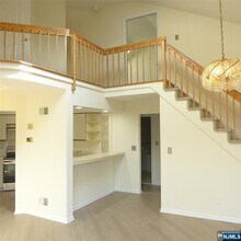233 Village Cir Dr in Fort Lee, NJ - Foto de edificio - Building Photo