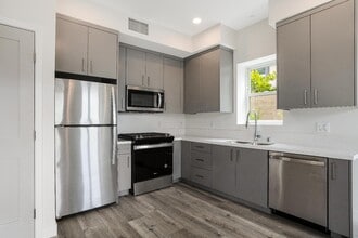 3308 Mentone Ave in Los Angeles, CA - Building Photo - Building Photo