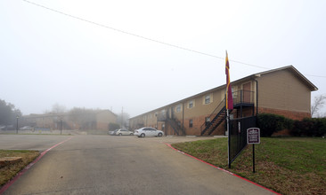 Windtree Apartments in Kaufman, TX - Building Photo - Building Photo