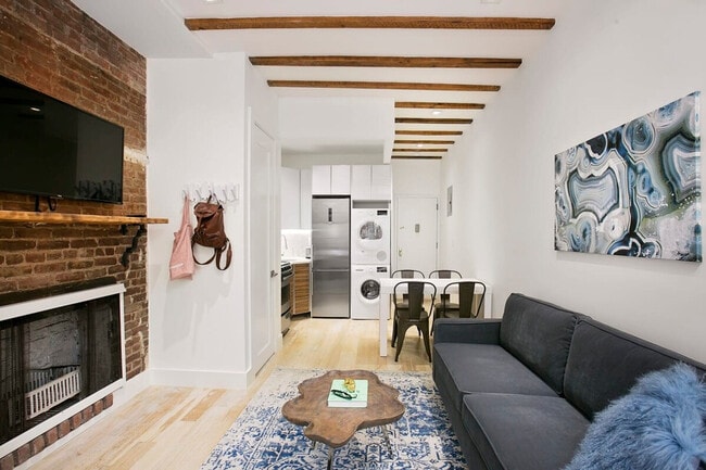 241 E 24th St in New York, NY - Building Photo - Building Photo