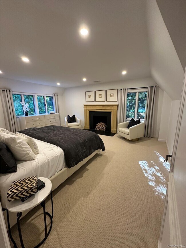 9 Beacon Hill Rd in Port Washington, NY - Building Photo - Building Photo