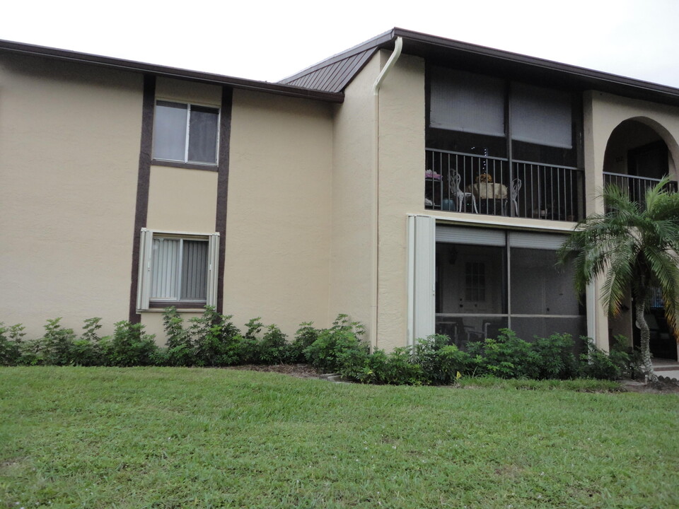 422 Pine Glen Ln in Greenacres, FL - Building Photo