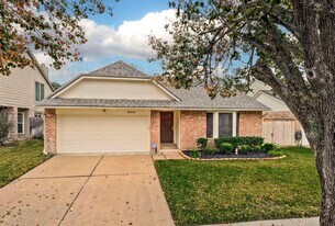 2011 Creek Valley Ln in Sugar Land, TX - Building Photo