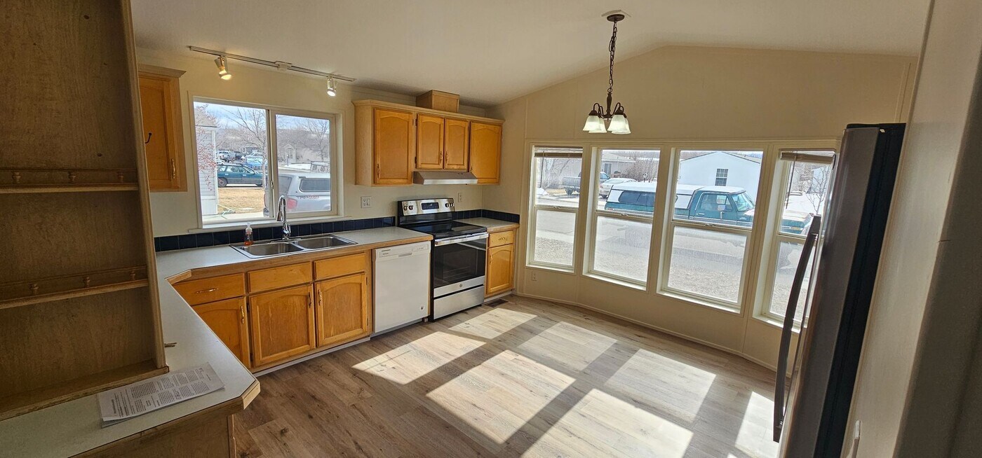 63 Green Tree Dr in Belgrade, MT - Building Photo