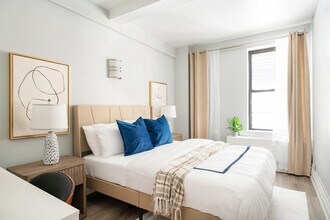 238 W 73rd St in New York, NY - Building Photo - Building Photo