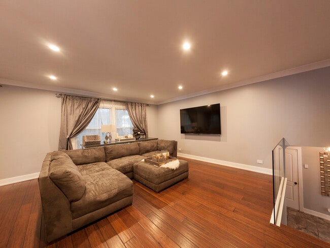 2627 N Ridge Ave in Arlington Heights, IL - Building Photo - Building Photo