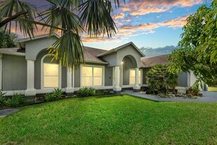 1901 SW Diamond St in Port St. Lucie, FL - Building Photo