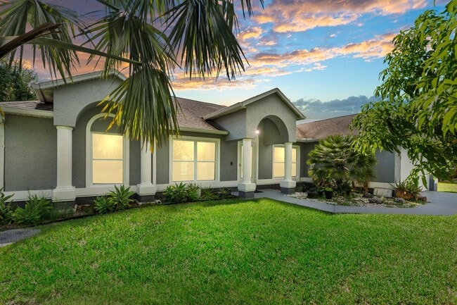 property at 1901 SW Diamond St
