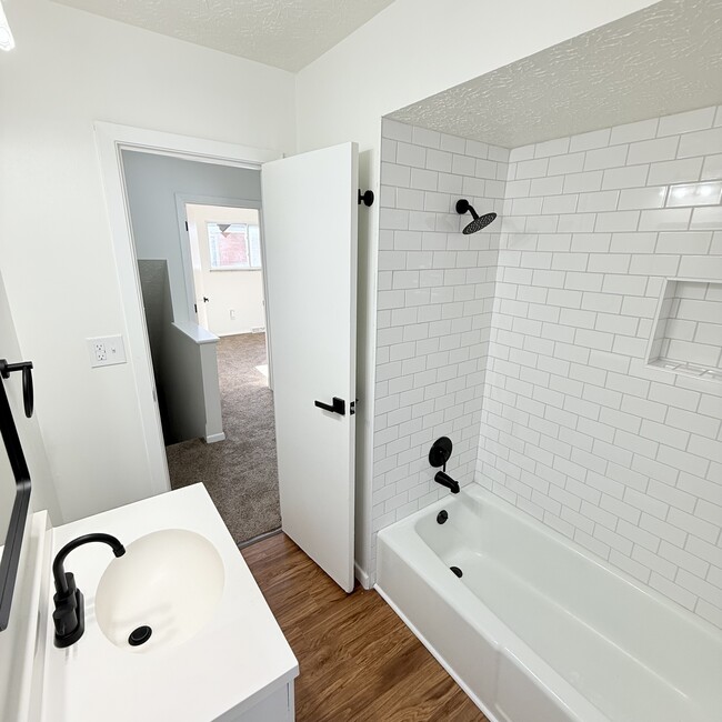 235 Hamilton Ave, Unit 235 in Columbus, OH - Foto de edificio - Building Photo