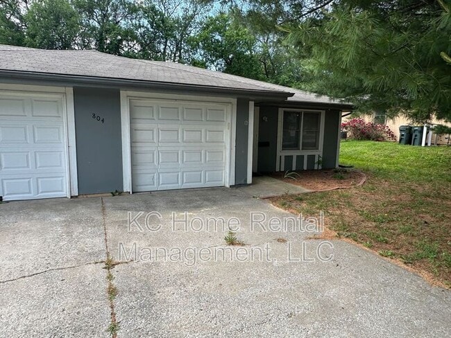 804 NE Banner Dr in Lee's Summit, MO - Building Photo - Building Photo