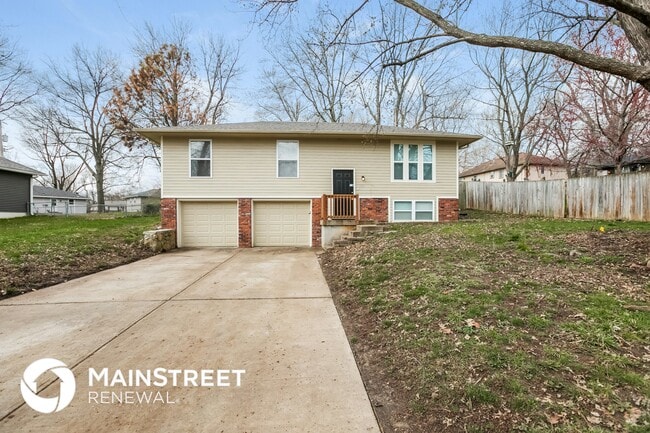 property at 1905 SW Onyx St